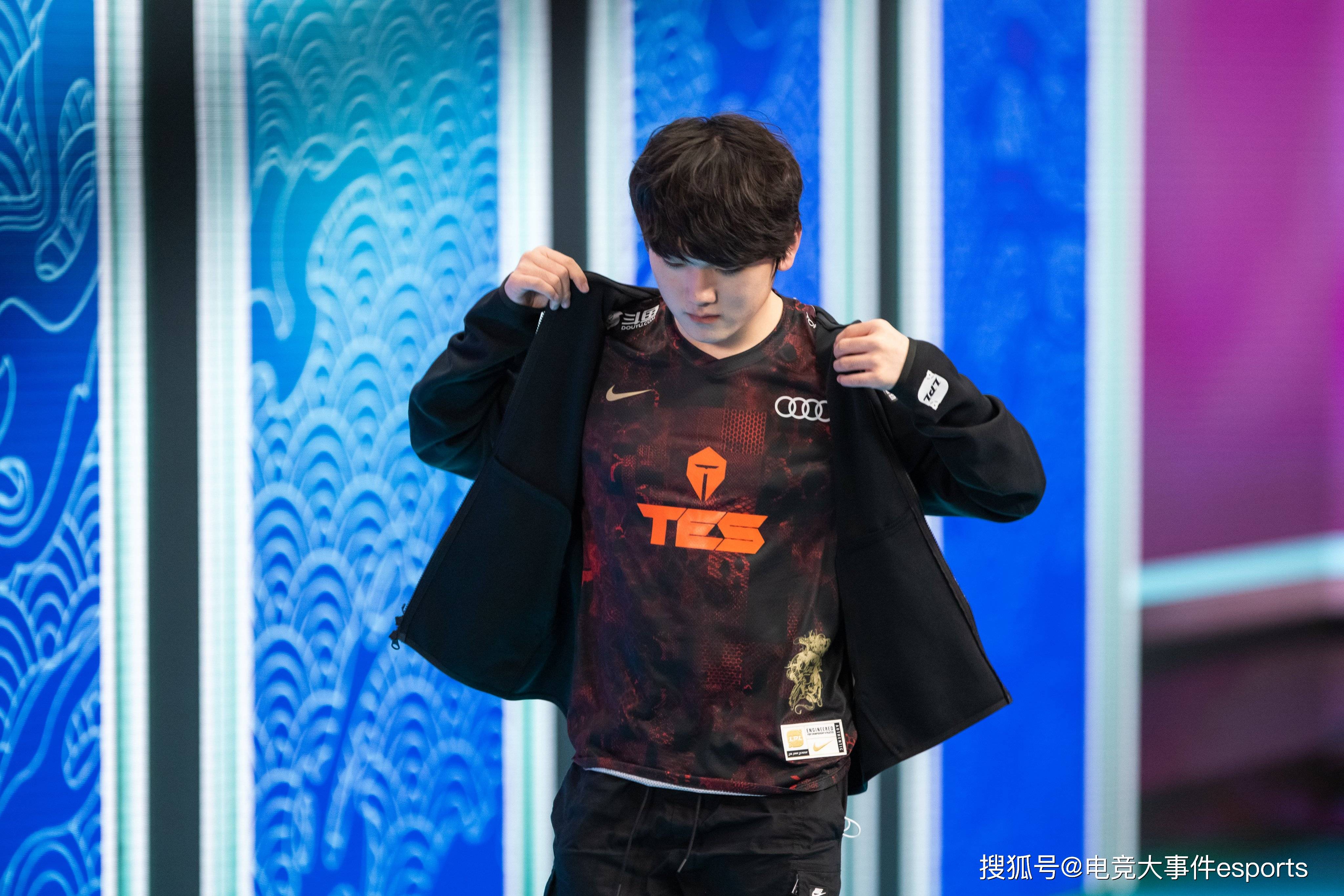 网页版入口-领先优势明显引发热议！，巴特勒在FPX比赛中出色发挥赢得满堂喝彩-网页版入口