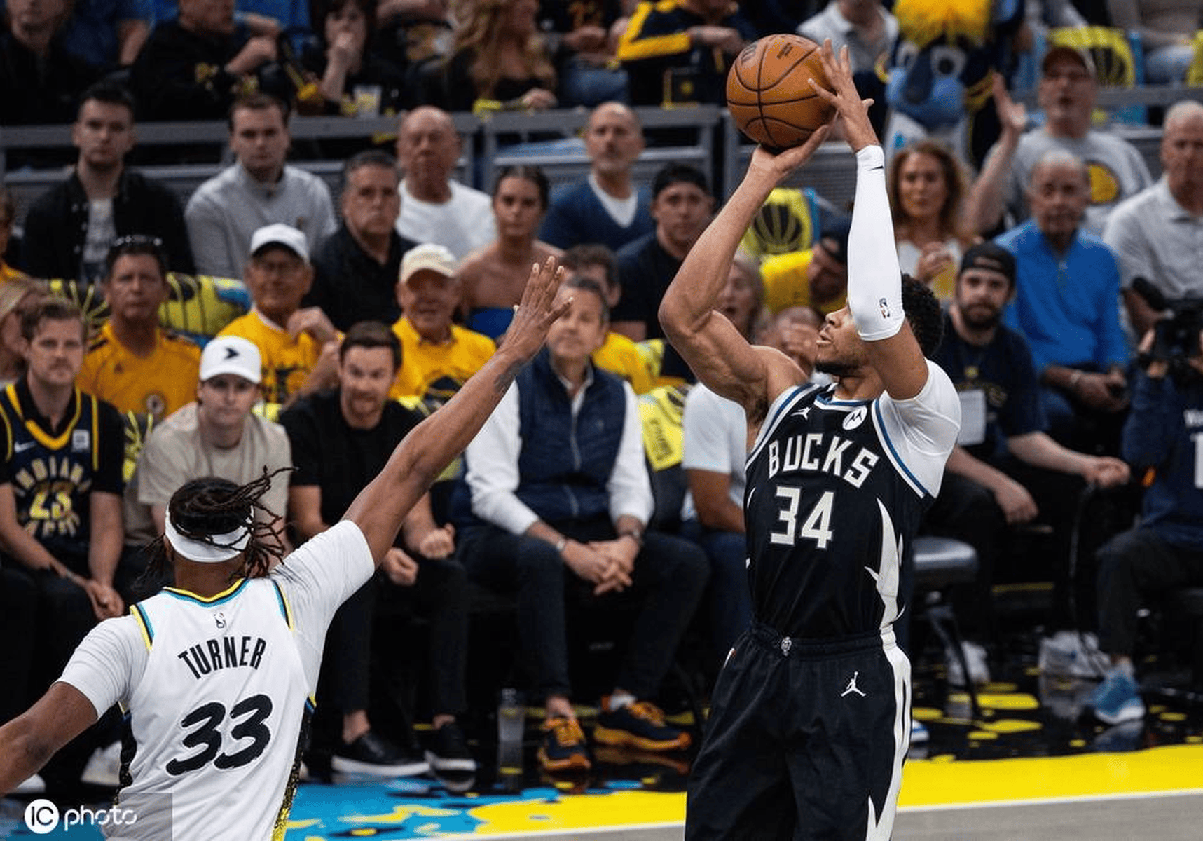 网页版入口-字母哥在G2比赛中领先优势明显，表现优异引发热议！赛场气氛高涨-网页版入口